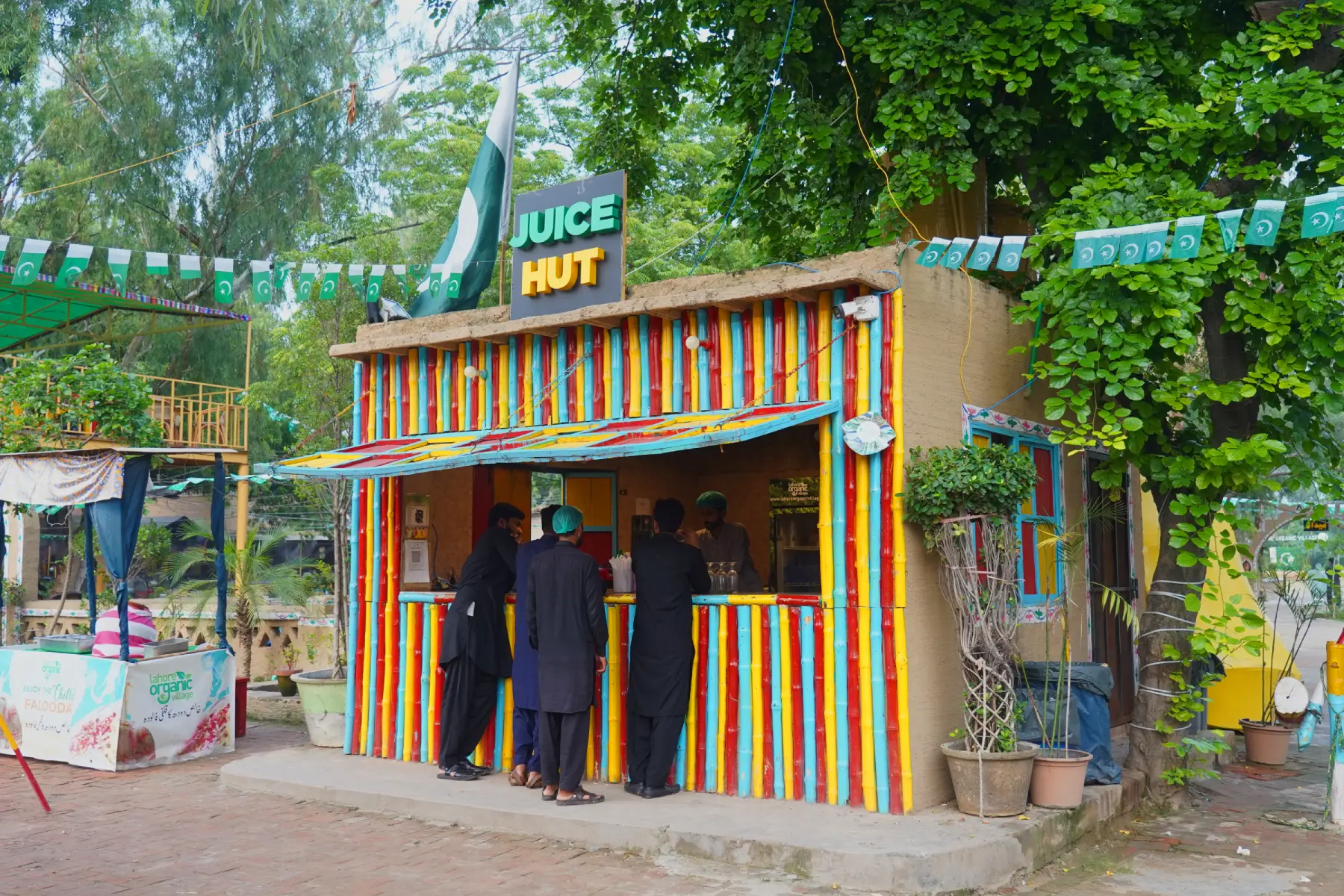 Juice Hut staff member preparing fresh organic fruit juice to order